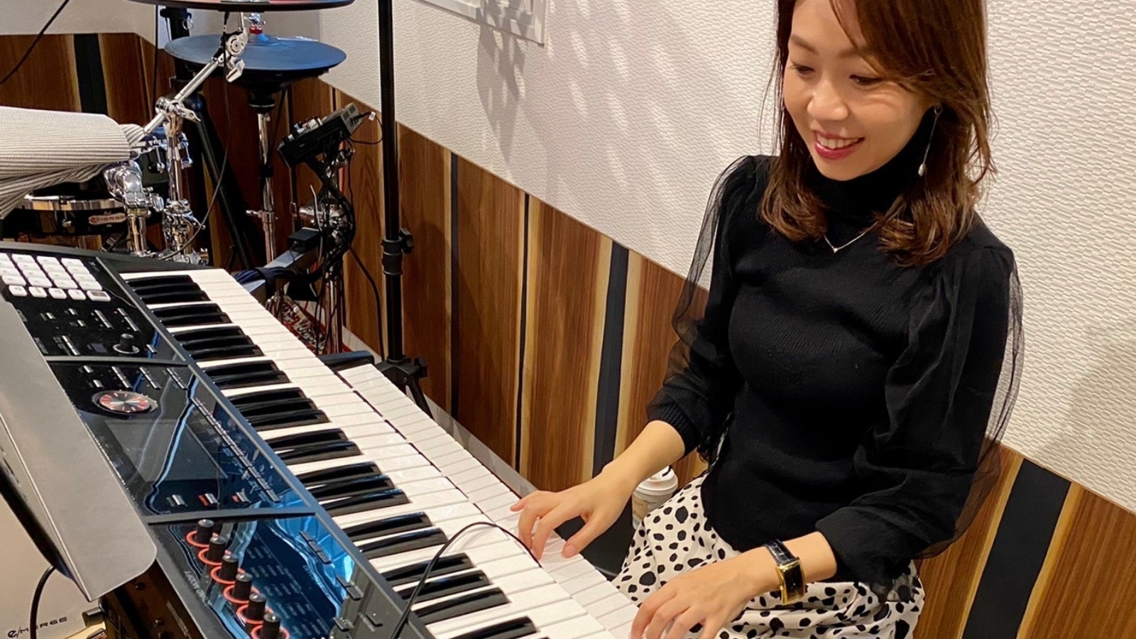 インタビュー｜元「“モエヤン”の青い人」がエンタメ界に恩返し！歌手